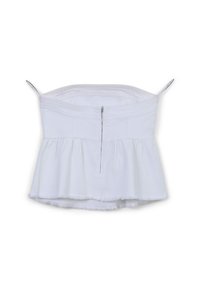 Top peplum bianco con corpino aderente e spalline delicate. Presenta una zip centrale e orlo frangiato lungo il bordo inferiore.