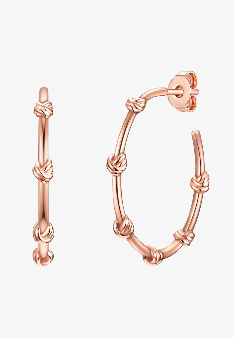 Rožinio aukso auskarai-žiedai su suktinumu, papuošti keturiais mazgų akcentais, einančiais palei lygų, blizgantį paviršių. Patikimas užsegimas su stumdomu mechanizmu.