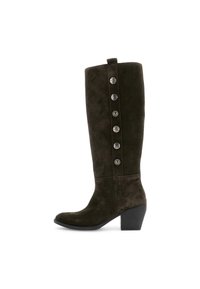 Botas de ante marrón hasta la rodilla con un ligero tacón y botones plateados decorativos a lo largo del costado. Textura suave y forma ajustada.