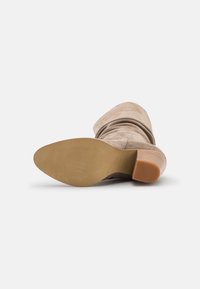 Lazamani Botas camperas - taupe