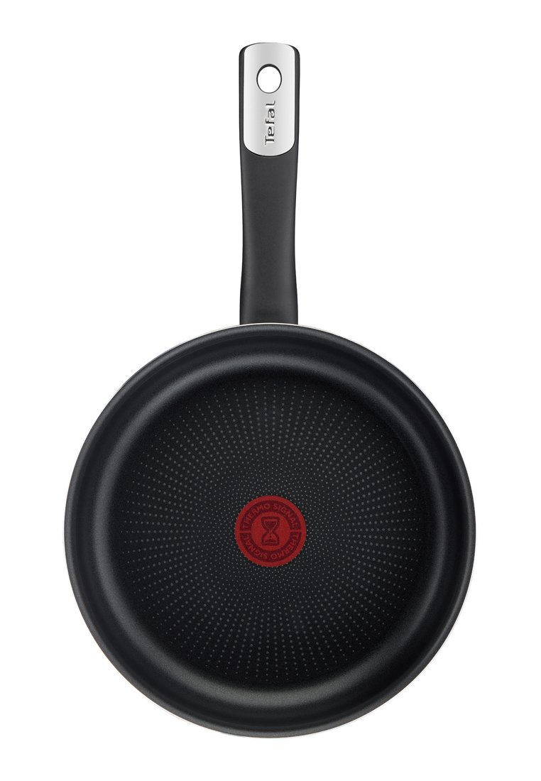 Zwarte koekenpan met een gestructureerd anti-aanbakoppervlak, centraal rood logo en een roestvrijstalen handvat. Ronde vorm met een gladde rand.