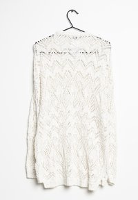 Weißer Strickpullover mit Zickzackmuster, langen Ärmeln und geripptem Saum. Leicht und strukturiert mit einem offenen Gewebemuster.