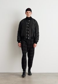 HUGO DRAG - Träningsbyxor - black