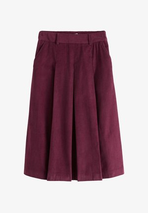 Midi-pikkusega volditud seelik sügavbordoopunases sametise kangaga, millel on vöökohal aasad ja küljetaskud.