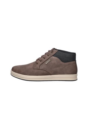 Stivaletto impermeabile marrone con collo imbottito nero, suola beige e chiusura frontale con lacci, visto di lato su sfondo bianco.