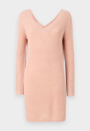 Abito maglione a maniche lunghe in rosa chiaro, con scollatura a V profonda, texture a costine e un design morbido, realizzato in materiale a maglia morbido.