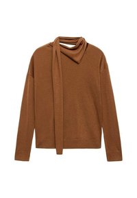 Maglione marrone a maniche lunghe con dettaglio sciarpa attaccato che si adagia attorno al collo, esposto su uno sfondo bianco.
