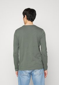 Marc O'Polo LONG SLEEVE CLASSIC - Camisola de manga comprida - mangrove