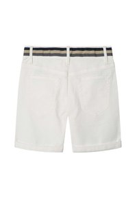 Vita shorts med en mörk randig elastisk midja och två bakfickor. Tyget verkar slätt med en något texturerad yta.