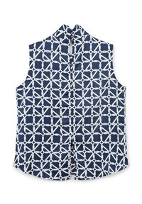 Blusa senza maniche in navy con un motivo geometrico a catena bianca. Collo alto con chiusura a bottone sul retro e orlo arrotondato. Texture del tessuto liscia.