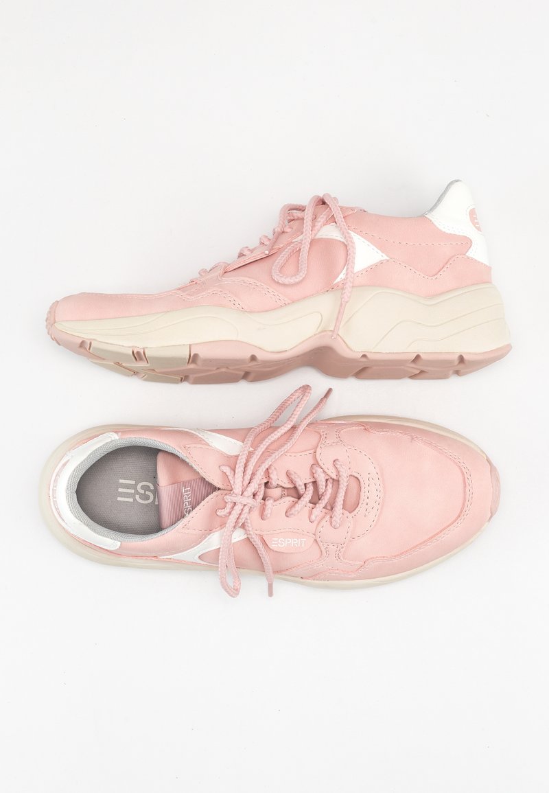 Rosa Sportschuhe mit einem glatten Lederobermaterial, weißen Akzenten und einer dicken, leichten Sohle. Mit Schnürsenkeln und einem gepolsterten Innenraum ausgestattet.