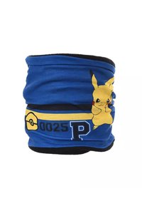 Blauwe stoffen nekwarmer met een gele Pikachu-print, zwarte accenten en de tekst "0025 P" in geel en zwart. Zachte textuur, tubulaire vorm.