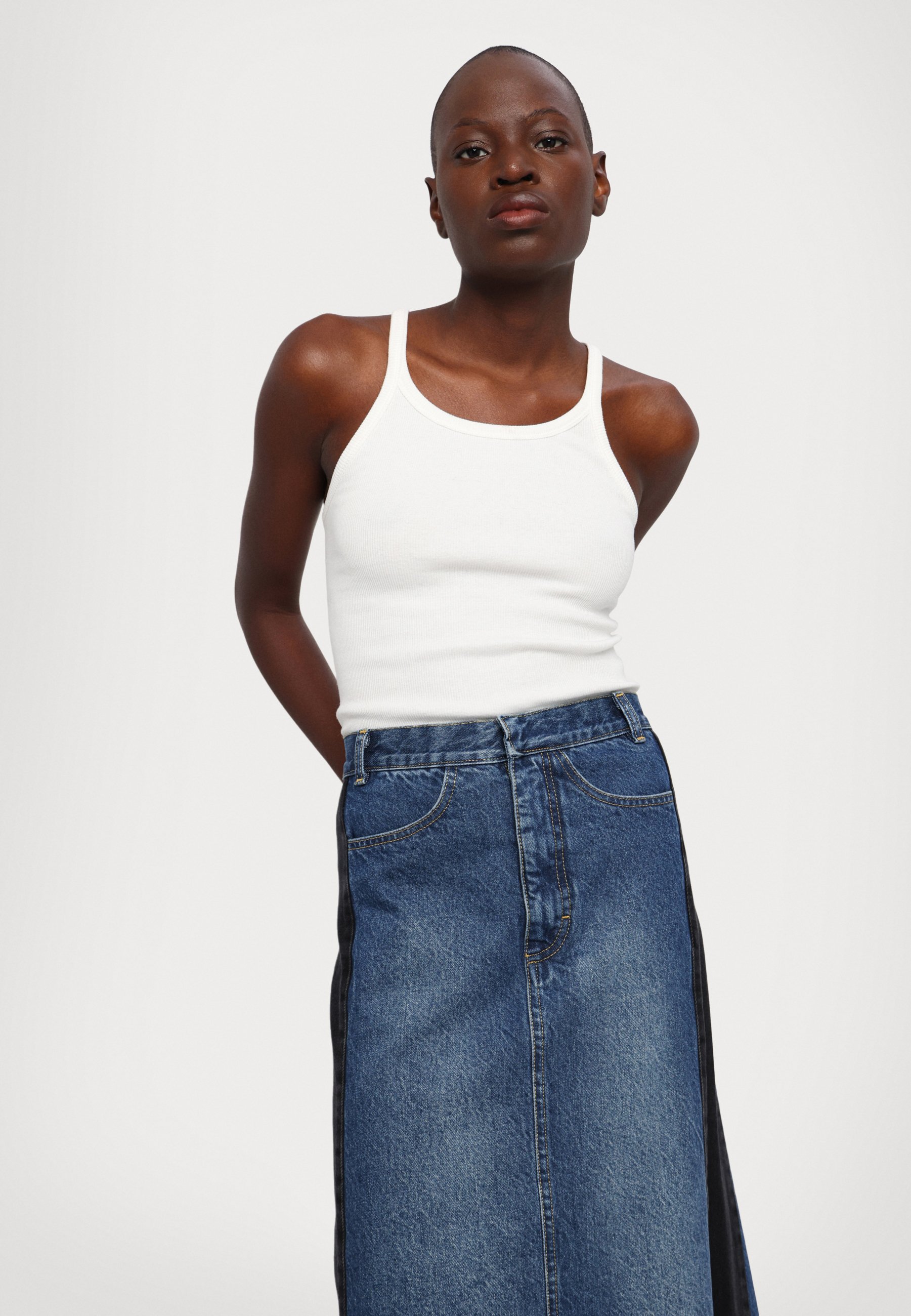 Ksenia Schnaider LONG SKIRT WITH BLACK SIDES - Denim skirt