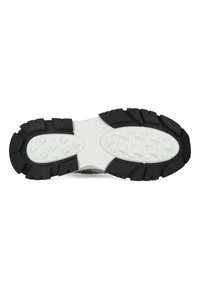 Maruti Trainers - white