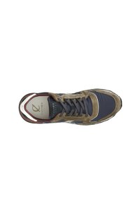 Sneakers met een marineblauwe nylon bovenkant, bruine suede accenten, donkergrijze veters en een gevoerde binnenzool met logo. Rubberen buitenzool voor grip.
