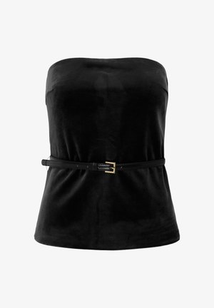 Črna zgornja obleka brez naramnic iz mehke žametne tkanine, s prilegajočim se bodijem in črnim pasom z zlato zaponko v pasu.