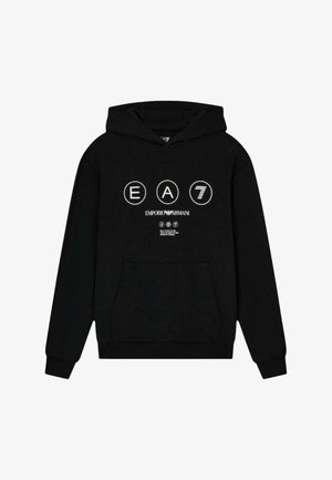 Schwarzer Hoodie mit Kängurutasche, Kapuze und weißem Logo mit der Aufschrift "EA7 Emporio Armani" auf der Vorderseite. Hergestellt aus weichem, glattem Stoff.