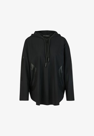 Zwarte hoodie met lange mouwen, voorrits en trekkoorden, met subtiele diagonale uitsnijdingen op mouwen en zijkanten.