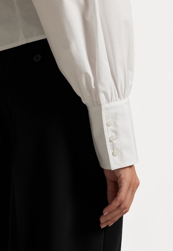 CROPPED COTTON POPLIN TUXEDO SHIRT - Button-down blouse3