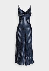 Robe de satin bleu marine avec des pois blancs, fines bretelles spaghetti et décolleté drapé, présentée sur un fond uni.