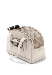 Geantă moale de transport pentru animale de companie, bej, cu buzunar din plasă, mânere duble și saltea rulate fixate, pe fundal alb.