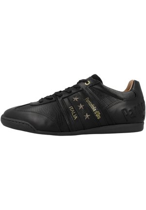 Sznurowane obuwie sportowe