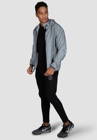 MOROTAI Vindjacka - silver