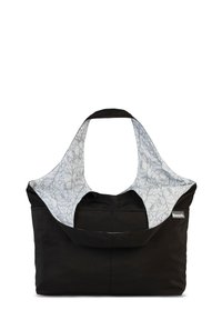 Schwarze Tragetasche mit glatter Außenseite, floral gemustertem Innenfutter, breitem Tragegurt und einer Fronttasche mit Logotag.