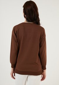 LELA CREW NECK - Melegítőfelső - brown