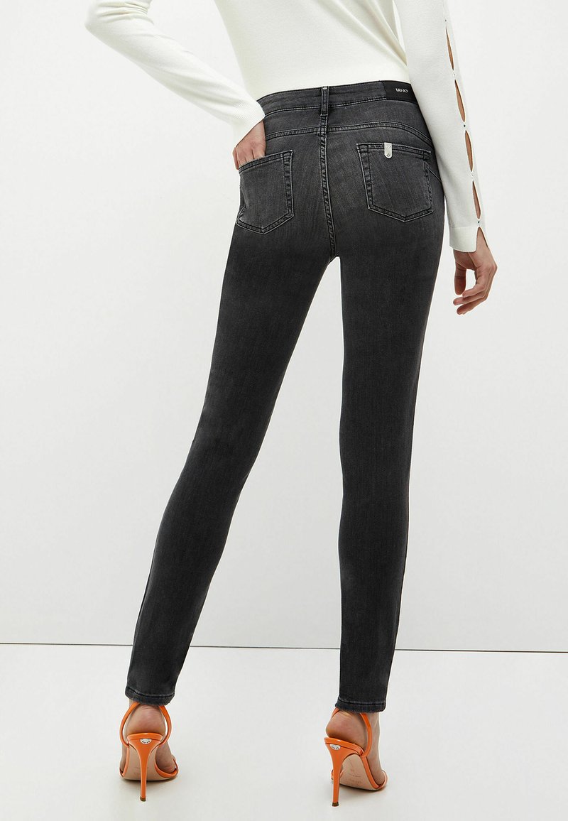 LIU JO BOTTOM UP Vaqueros pitillo black denim/denim negro