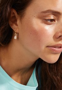 Pilgrim BAKER FRESHWATERPEARL DANGLE - Naušnice - gold-coloured