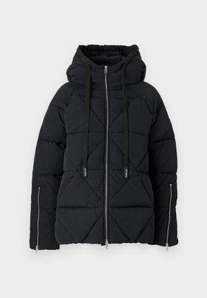 Geacă puffer neagră cu un model de quilt în formă de diamant, glugă, șnururi reglabile și două buzunare frontale cu fermoar. Fermuarele argintii accentuează designul.