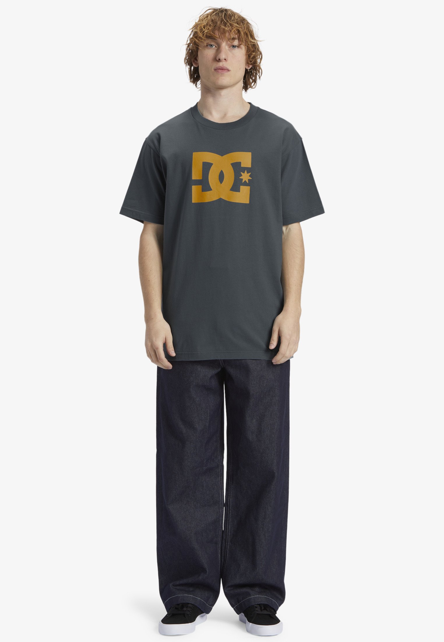 DC Shoes Herren T-Shirt Star Pigment Dye – Regular Fit, Aus Recyceltem Baumwoll-Jersey
