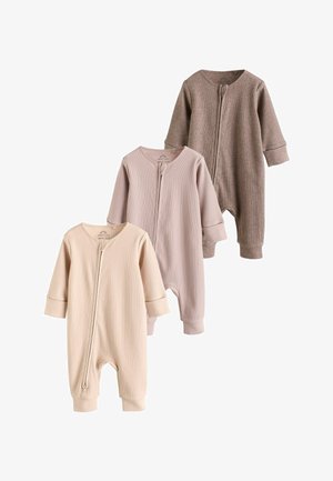 Trois combinaisons en ribbed à manches longues pour bébé en beige, rose clair et marron avec des fermetures éclair à l'avant et des poignets rabattus, présentées sur un fond blanc.