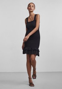 Pieces PCTAYLIN SMOCK - Dienas kleita - black