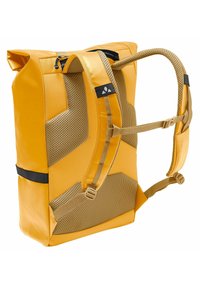 Zaino a sacca giallo con schienale in rete imbottita, spallacci regolabili e un accento nero laterale. Presenta un design geometrico e un materiale resistente.