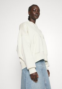 Nike Sportswear HOODIE - Jersey con capucha - off-white