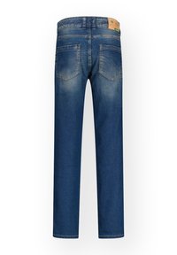 Jeans en denim dans un délavage bleu moyen, présentant un design à jambes droites, deux poches arrière et une étiquette en cuir sur la ceinture.