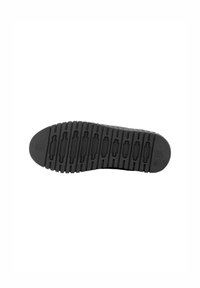 Suela de zapato de goma negra con un patrón texturizado de surcos rectangulares y acentos circulares, diseñada para ofrecer agarre y tracción.