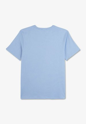 T-shirt bleu clair à manches courtes en coton. Présente un col rond classique et une texture douce et lisse, sans motifs ni logos visibles.