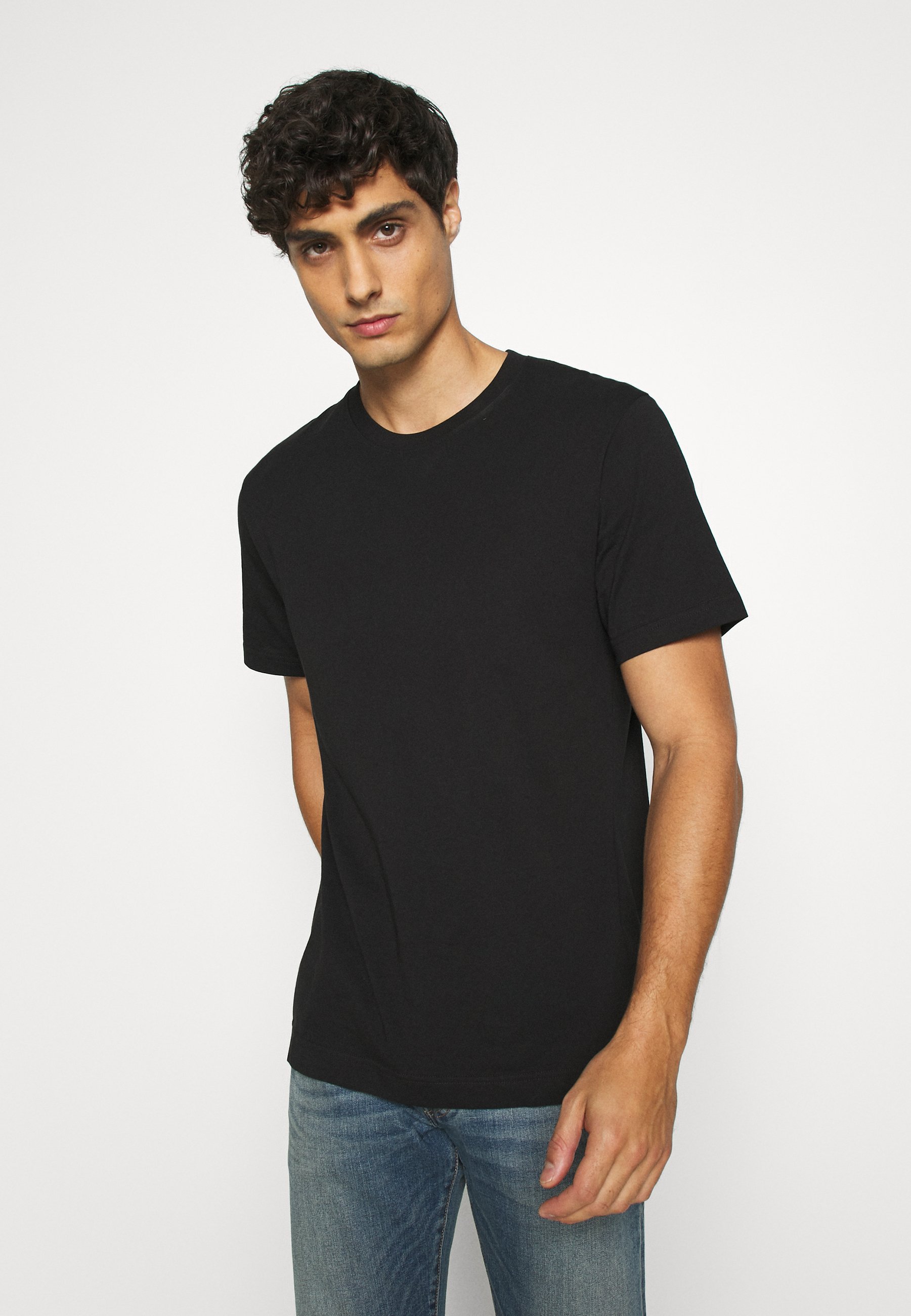 basic round neck t shirt
