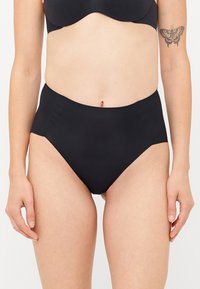 Svart høyhvidd bikini-bunn laget av glatt, elastisk stoff, med en sømløs design og middels dekning uten synlige detaljer.
