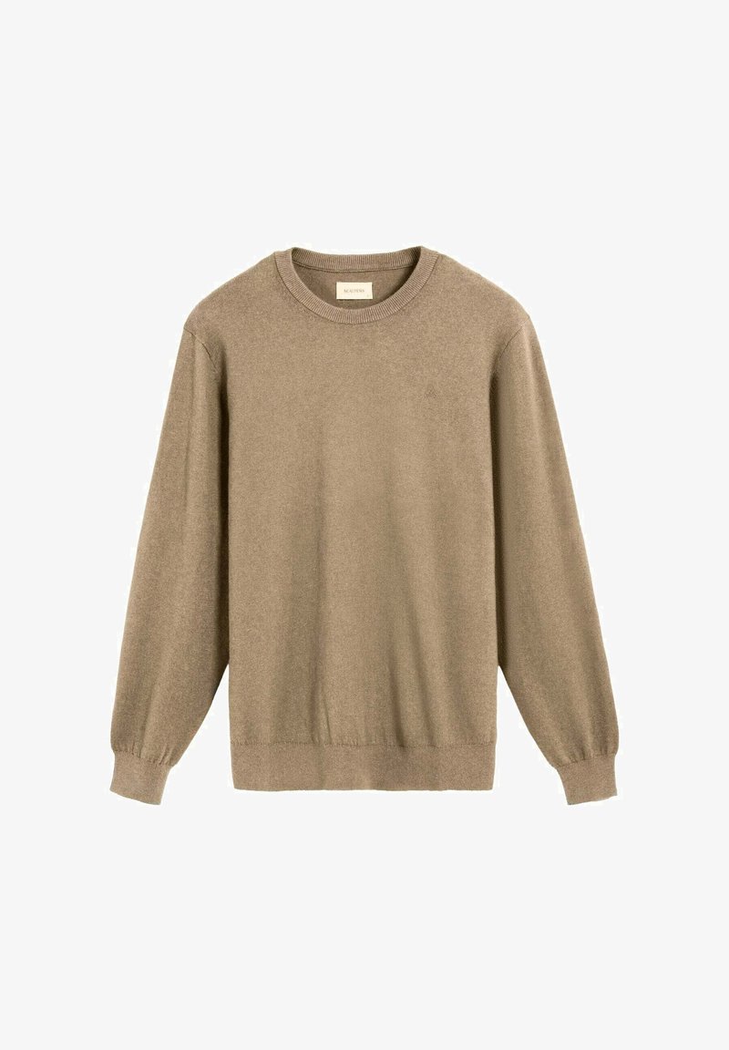 Pull en tricot beige avec col rond, manches longues et poignets côtelés. Texture douce avec un subtil accent de logo sur la poitrine.