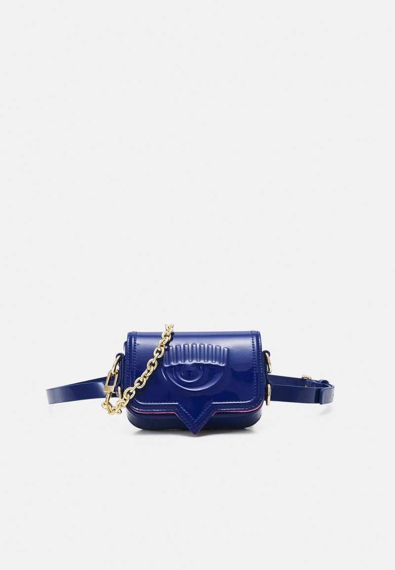 Damen Handtaschen | CHIARA FERRAGNI RANGE A EYELIKE BAGS Umhängetasche surf the web/blau - SU11334 Damen Handtaschen | CHIARA FERRAGNI RANGE A EYELIKE BAGS Umhängetasche surf the web/blau - SU11334