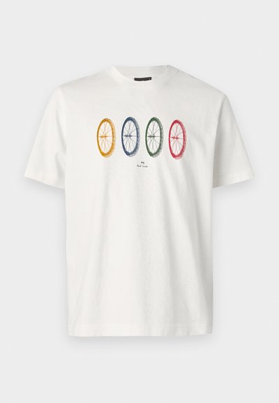 Bela bombažna majica z značilnimi grafikami štirih koles v rumeni, modri, zeleni in rdeči barvi. Kratke rokave in sproščen kroj.
