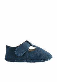 Blaue Wildleder-Kinderschuhe mit runder Zehenpartie, Klettverschluss und Ausschnitten an der Seite. Weicher Stoff und flexible Sohle.