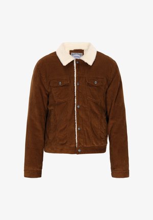 Ruskea corduroy-takki valkoisella sherpa-kauluksella, napit edessä ja läpällä varustetut rintataskut, esitelty valkoista taustaa vasten.