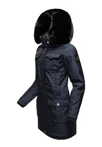 Marineblauwe parka jas met nepbont capuchon, ritssluiting, vier voorzakken en geribde manchetten. Gemaakt van een slanke, duurzame stof.