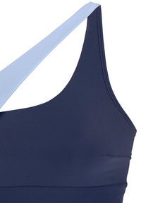 Námornícky modrý plavkový top s svetlomodrým popruhom. Vyrobený z hladkej, elastickej látky, s širokým, vrstveným dizajnom a čistým prešitím.