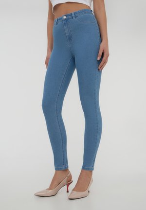 - Jeansy Skinny Fit